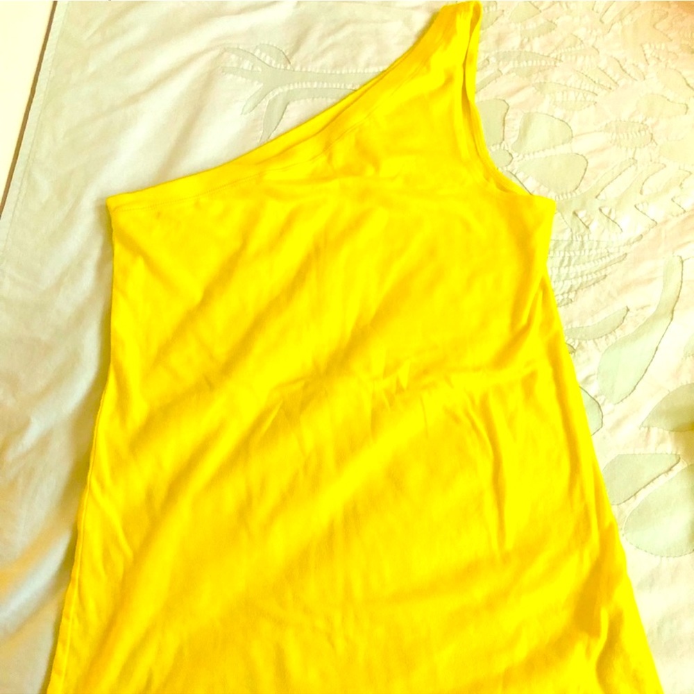 NWOT Hollister one-shoulder beautiful yellow tank top. 100% soft Cotton.